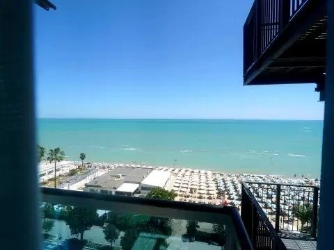Vista mare dal balcone.