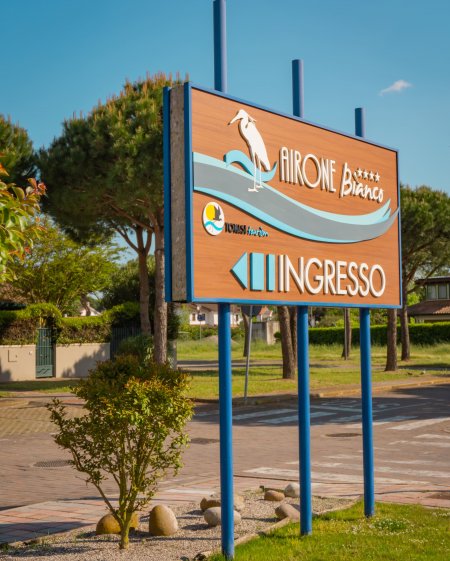 Cartello ingresso Airone Bianco.