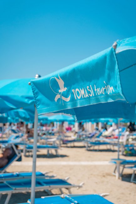 Ombrelloni blu con logo 